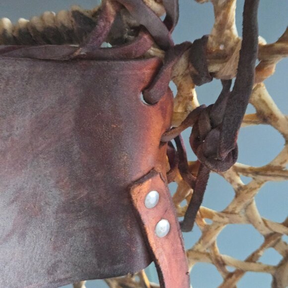 Wood and Rawhide Vintage Traditional Huron Snowshoes 43" x13.5", made in Canada - Picture 7 of 16